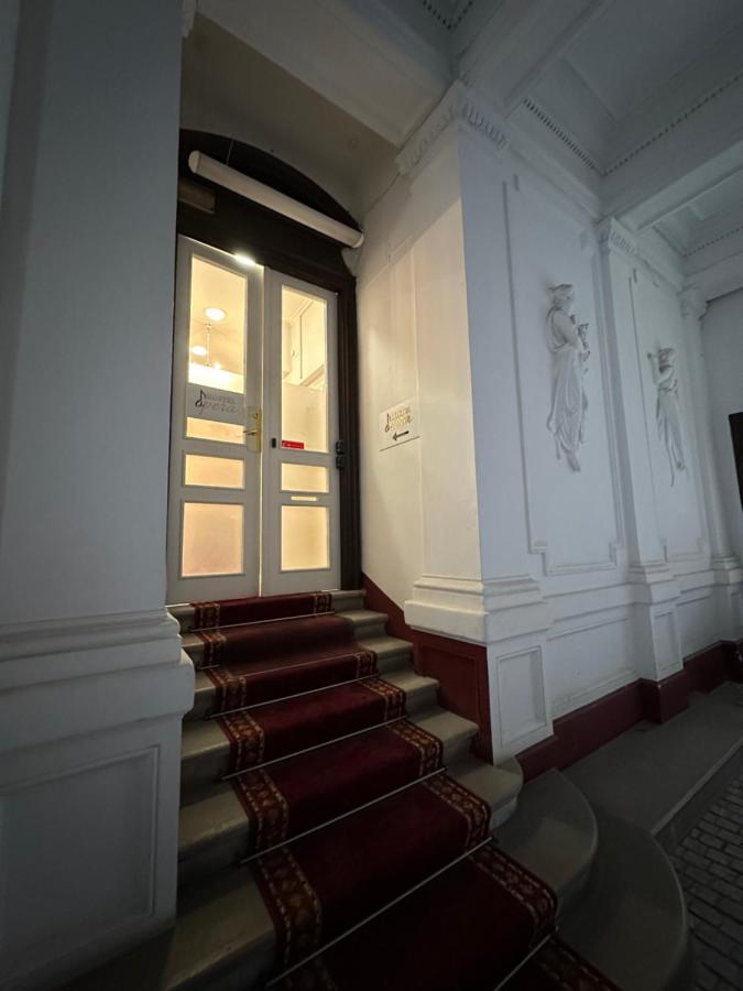 Hostel Opera 卢布尔雅那 外观 照片